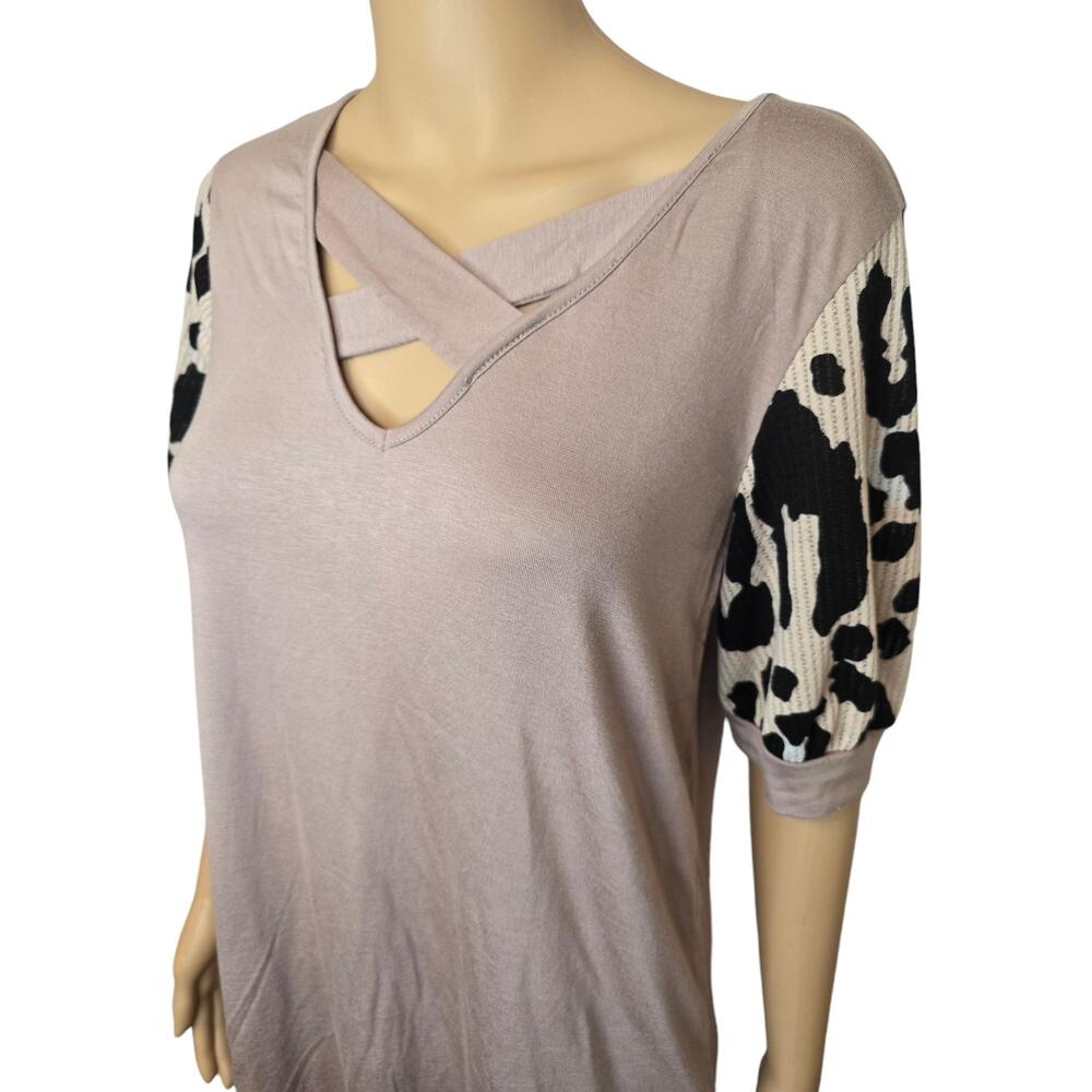 Celeste Oatmeal Crisscross Neckline Animal Print‎ Sleeves Casual Top Size Small